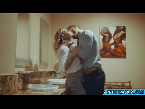 ❤️ Uma blonde obugaxayo ekuyenga endlini yangasese yomphakathi Ividiyo yocansi kithi ️❤